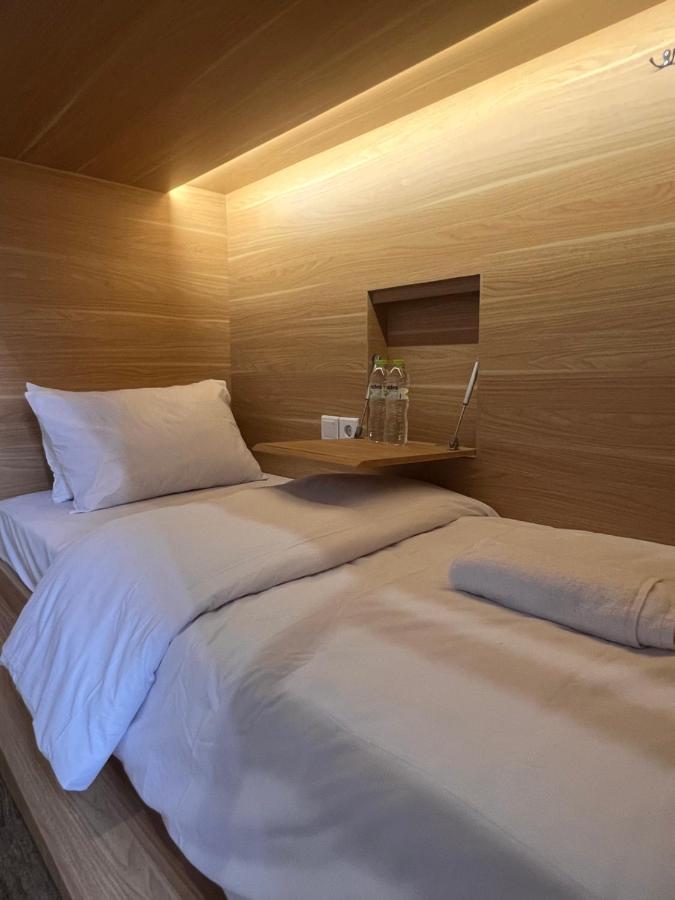 Sleep Studio Hotel City Center Surabaya Exterior foto